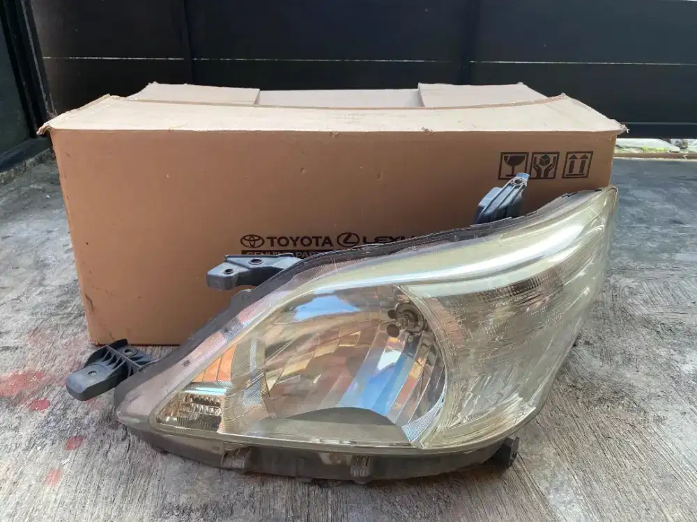 JUAL HeadLamp Original Mobil Innova (kiri)
