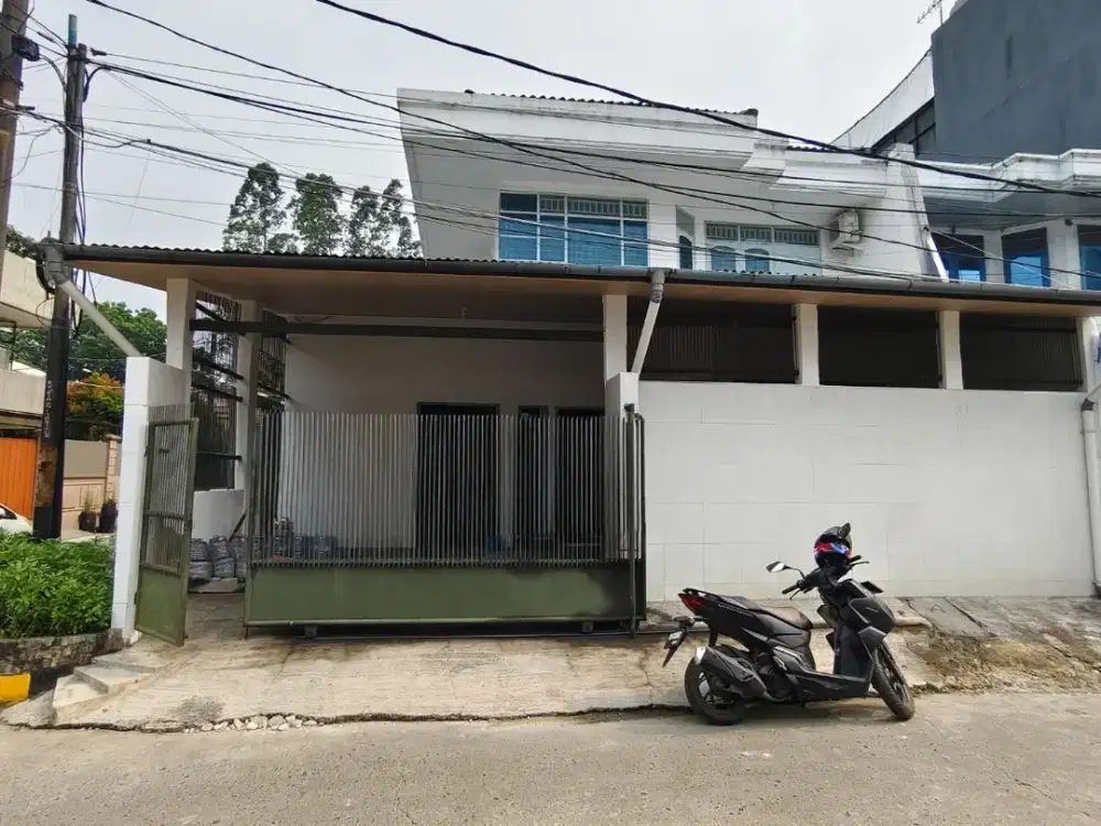 Rumah Hoek Terawat 2 Lantai di Green Garden Kebon Jeruk