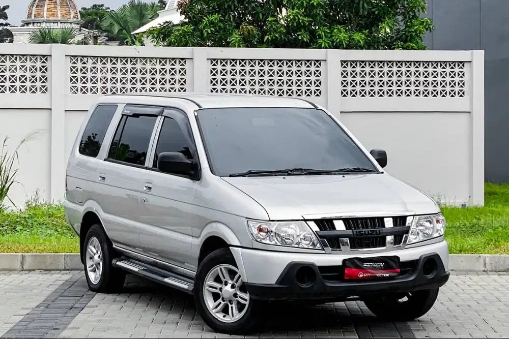 Isuzu Panther 2.5LV 2.5 LV Turbo Diesel Solar MT Manual 2010 Silver