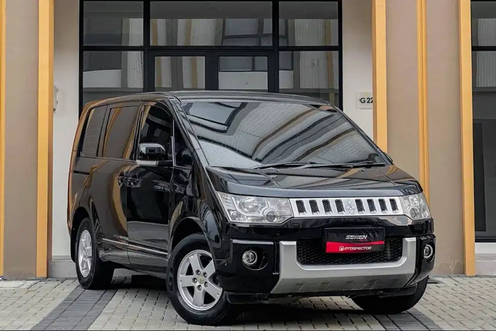 Mitsubishi Delica 2.0 Royal Bensin AT Matic 2015 Hitam. FULL RECORD!!!
