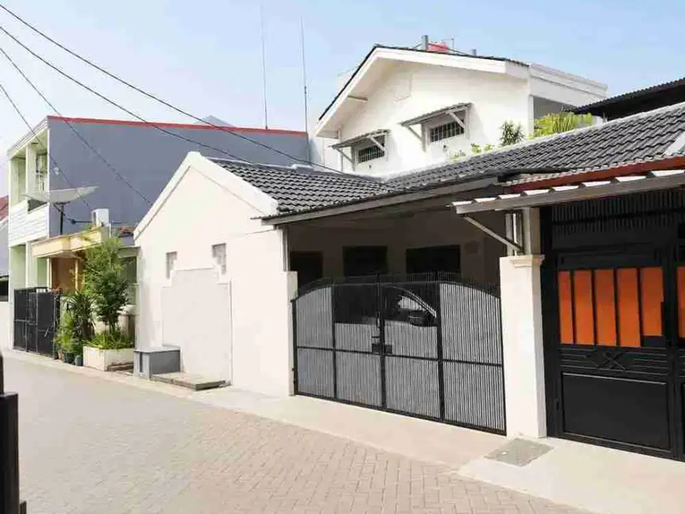 Dijual Rumah Rapi Semi Furnished 2 Lantai di Poris Indah