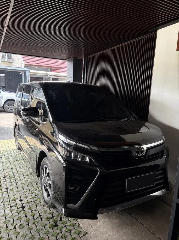 Toyota Voxy 2018