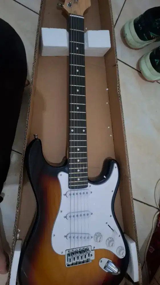 Gitar Benston Baru