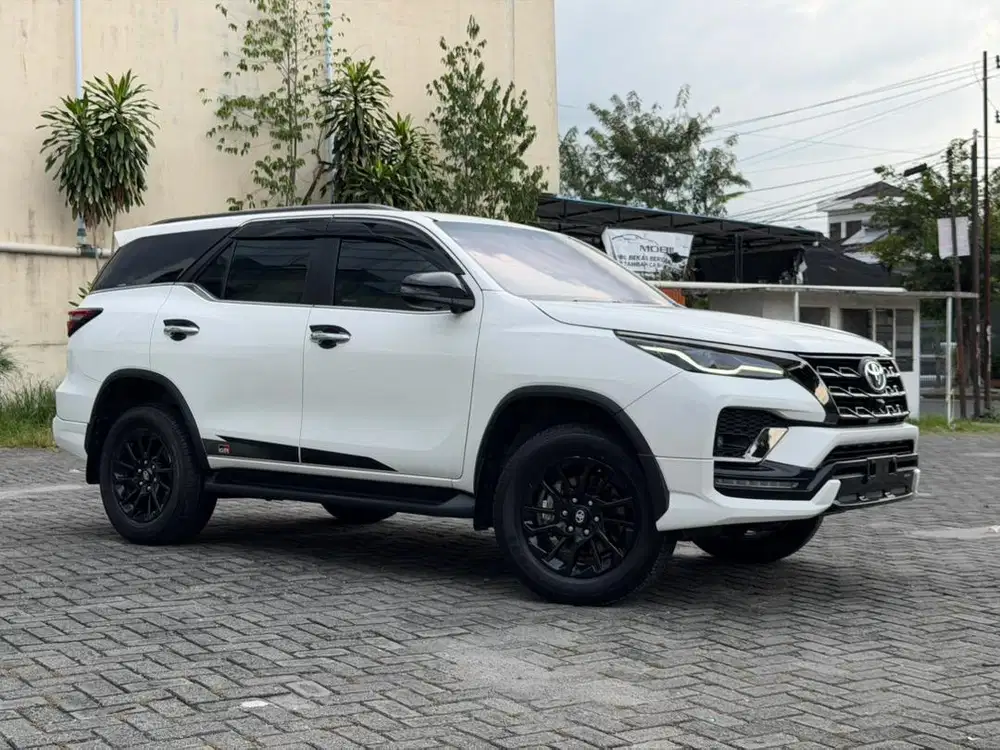 Toyota Fortuner 2.4 VRZ GR Sport AT 2022 Edisi Terakhir