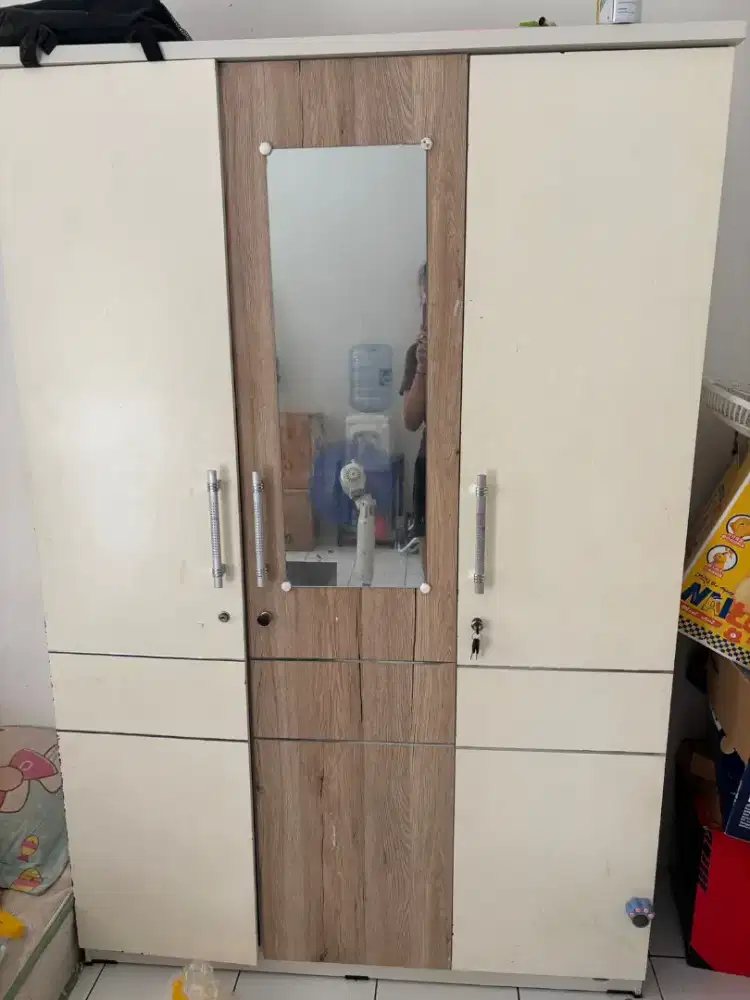 Lemari kayu 3 pintu