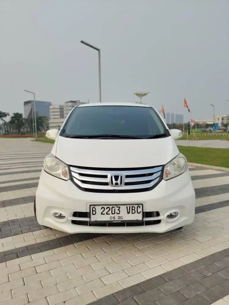 tdp 20 jt Honda Freed PSD 2015 putih