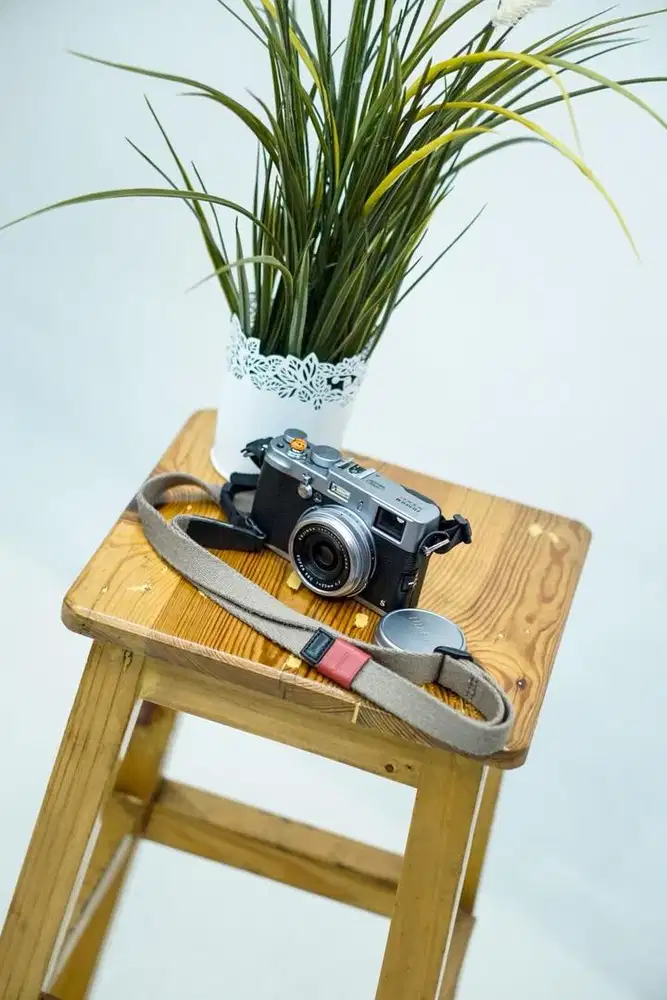 JUAL KAMERA FUJIFILM X100S - SECOND LIKE NEW, GOOD CONDITIONS.
