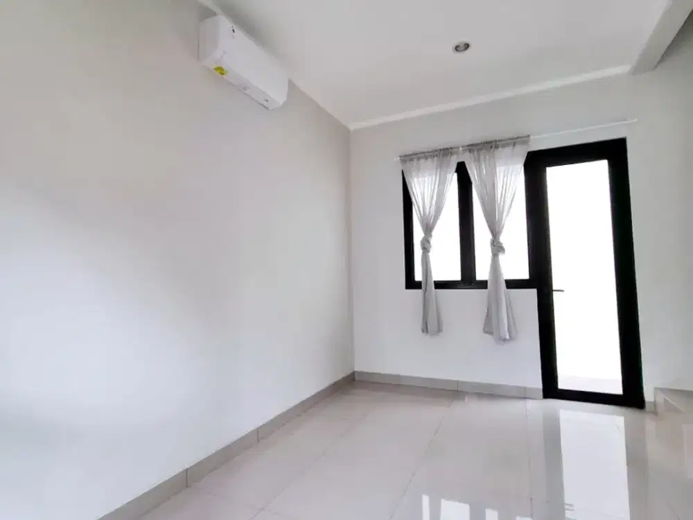 Rumah Modern Minimalis Disewakan di Regia Summarecon Crown Gading