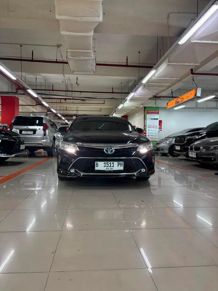 Camry V Hybrid 2017 Low Km