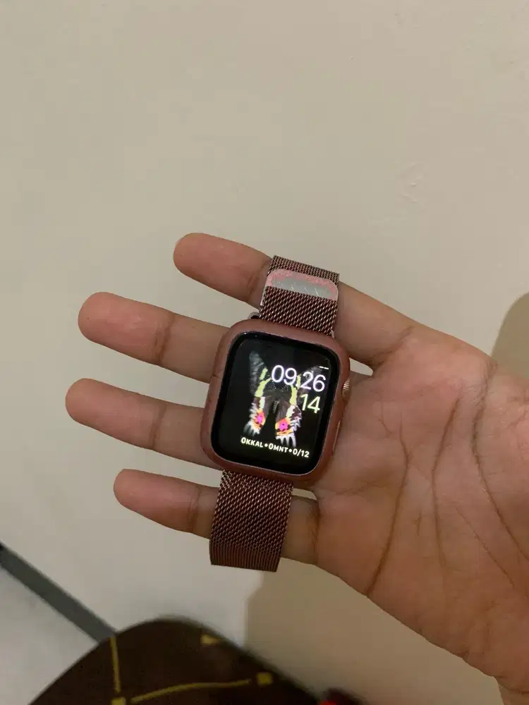 JUAL Iwatch se 4 40mm. masih fullset