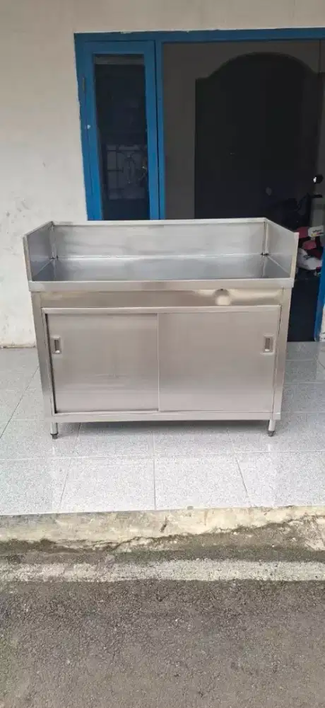 Meja Kabinet Backsplash,Pintu Sliding
Ukuran 120x60x85
Uk Backsplash