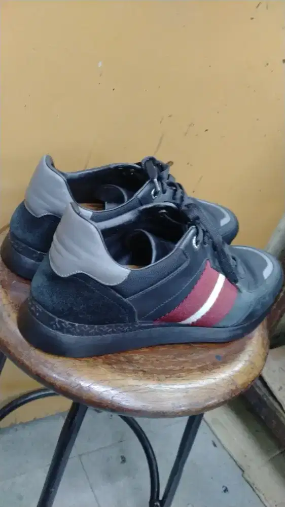 Lowongan kerja tukang reparasi sepatu / koper