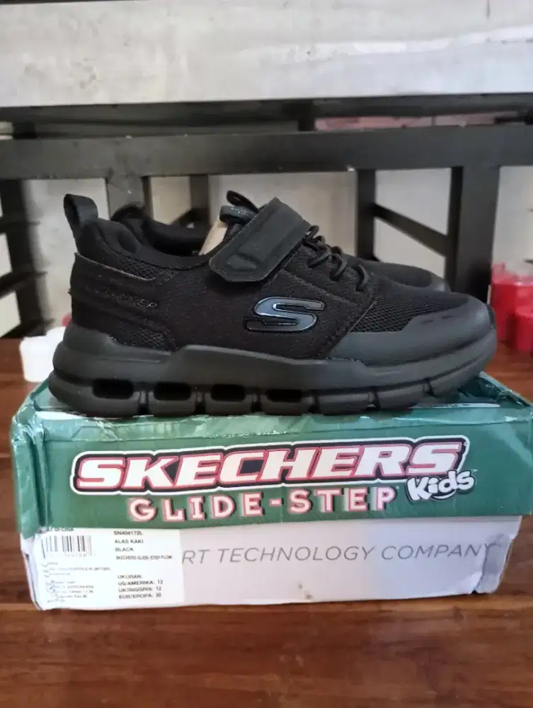Sepatu Skechers anak