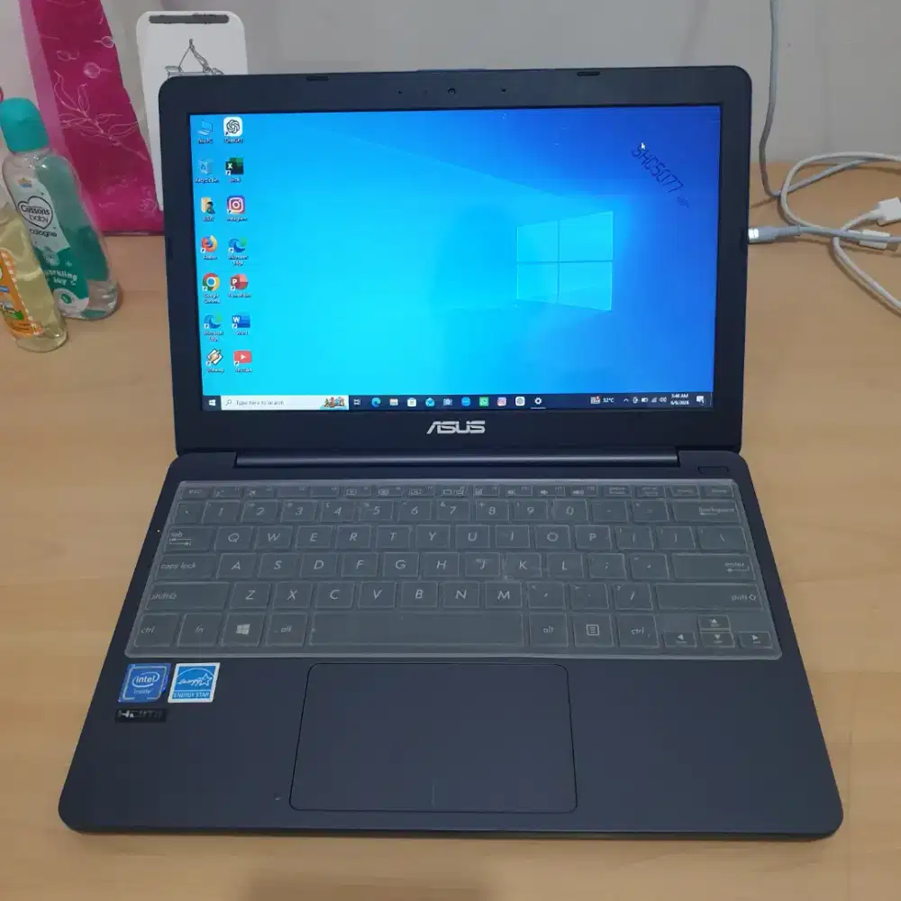 ASUS VIVOBOOK E203MAH - N4000 - UHD 600 -.4GB - SSD 128GB