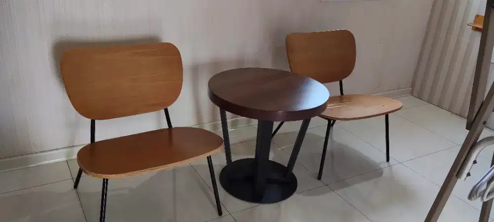1 Set Kursi Santai Kayu Solid & Besi + Meja Ori Informa Kondisi Bagus