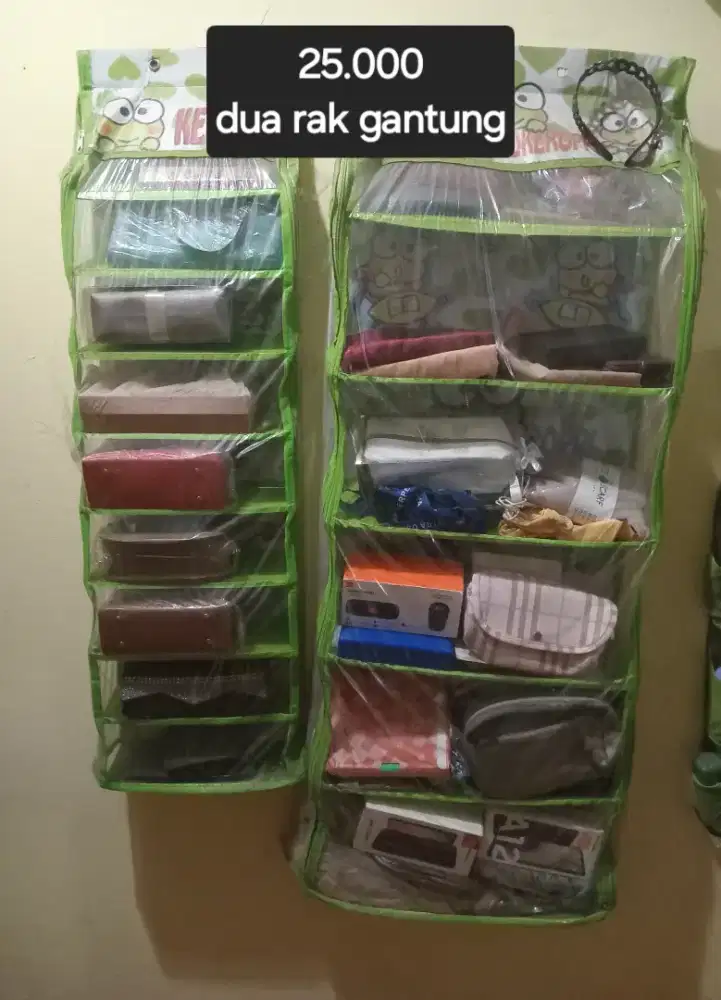 DUA RAK GANTUNG