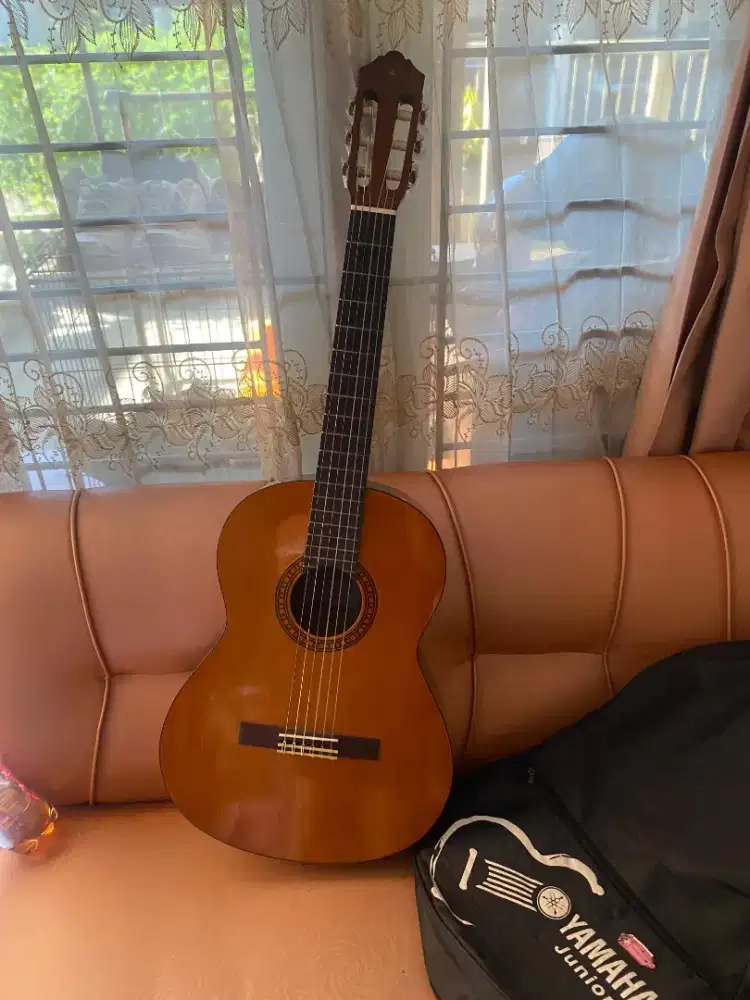 Yamaha CS40 Classic Guitar Junior (Original - Kondisi Like New)