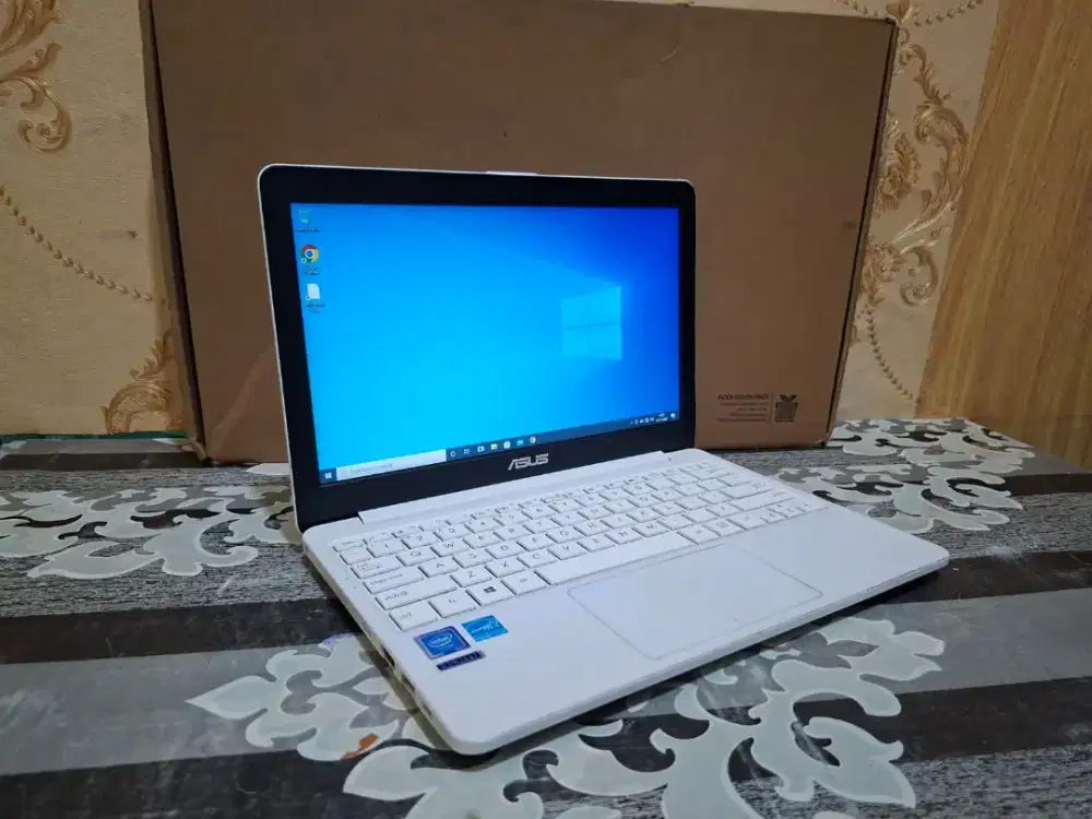 Notebook Asus E203MAH