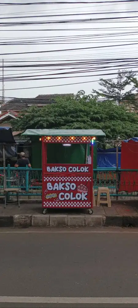 Karyawan Lapak Pentol UIN Ciputat