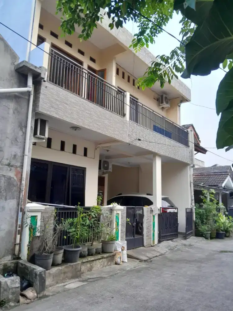 Rumah Besar 2 Lantai Cocok Buat Kos dan Kontrakan  Bintaro
