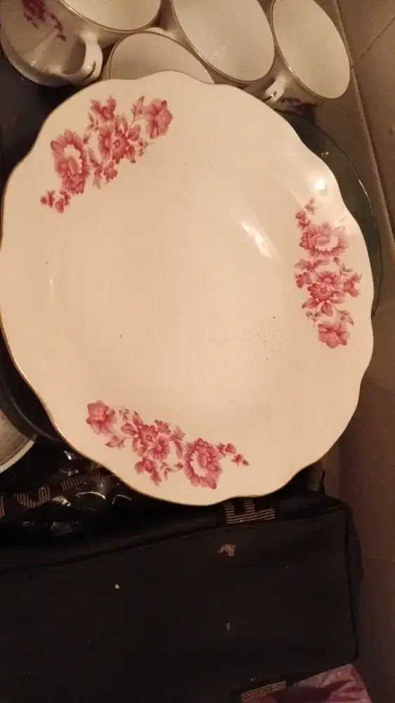 Piring makan porcelain halus