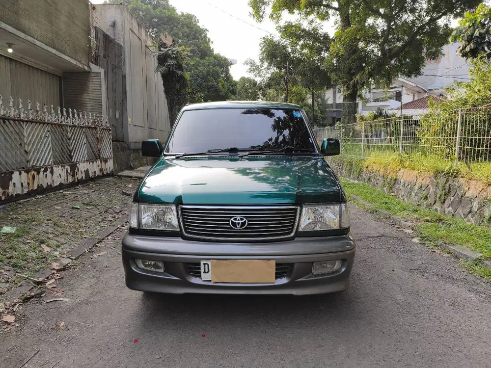 Toyota kijang krista Diesel MT 2000  hijau