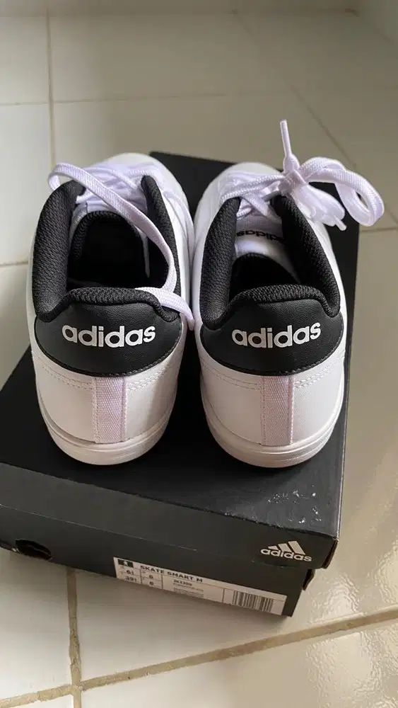 Sepatu sneaker Adidas original