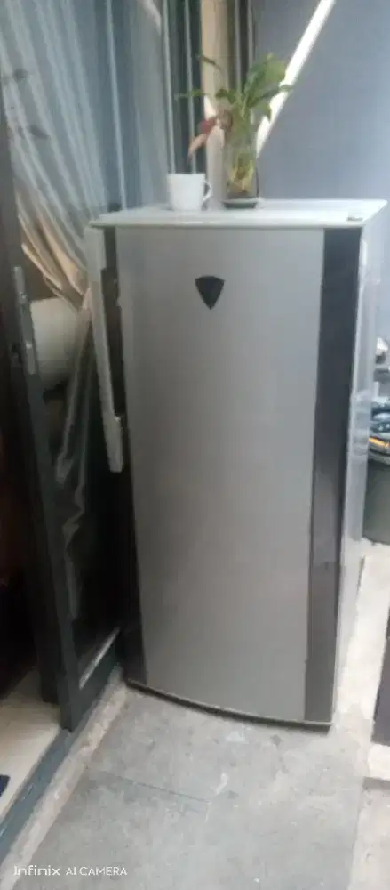 Dijual kulkas 1 pintu merk sharp