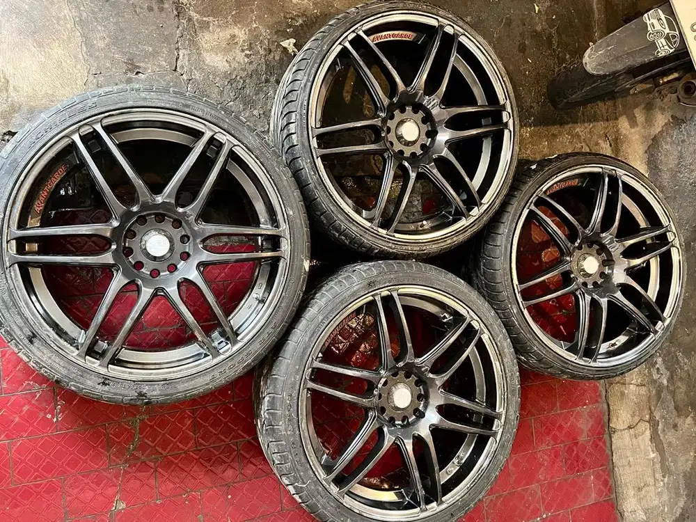 Velg R20 Dan Ban Lubang 5 Lebar 8.5 Masih Bagus