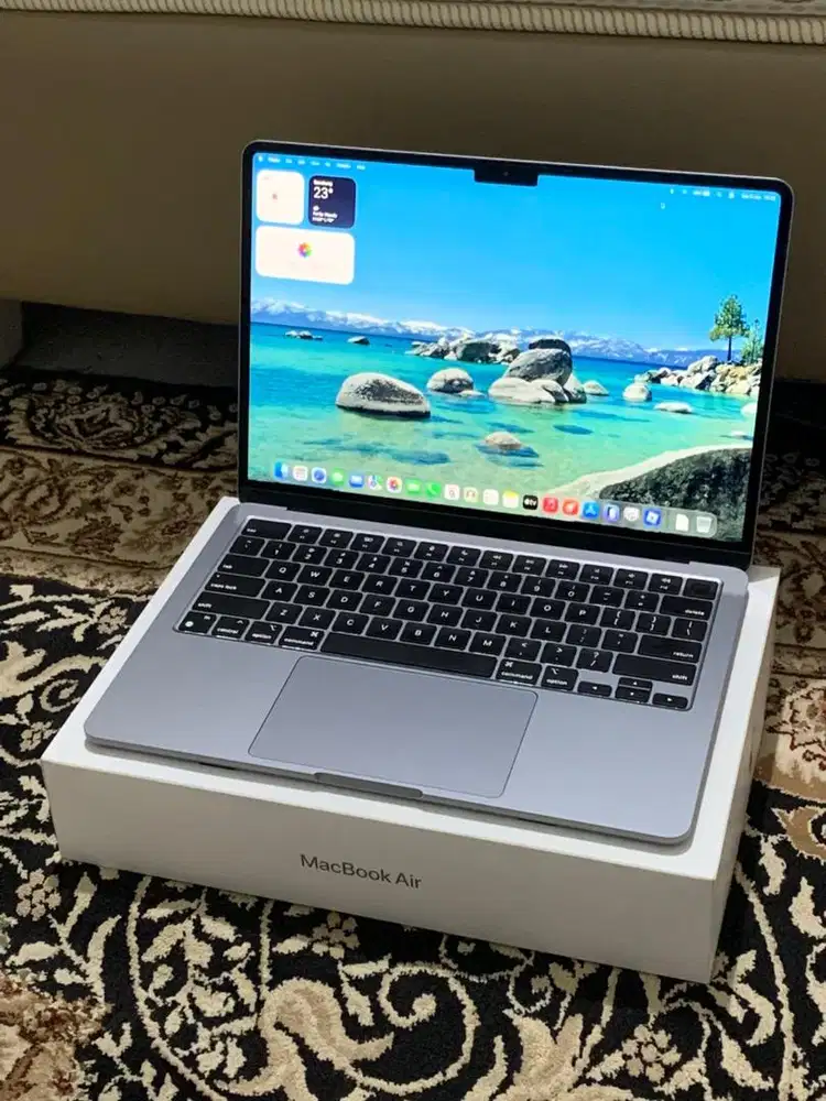 MacBook Air 2024 M3 8/256 (13 inch)