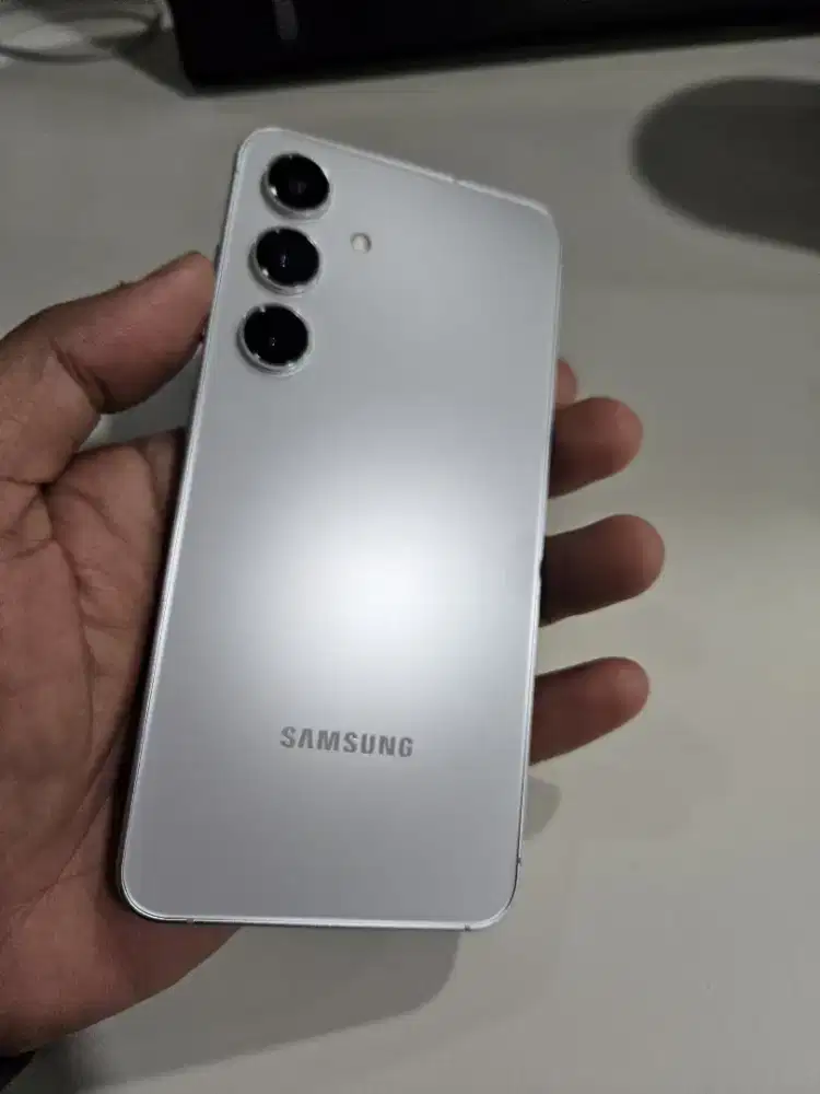 Samsung Galaxy S24 Basic, masih mulusss
