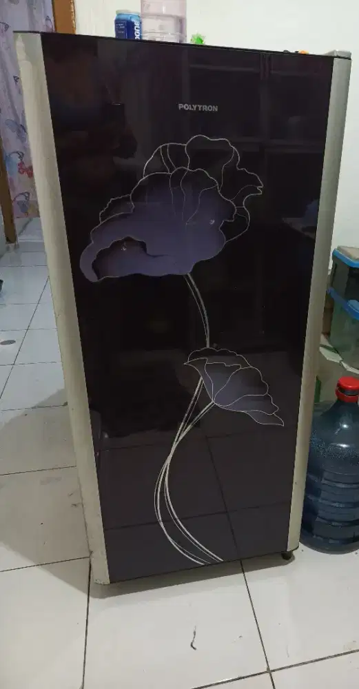 Lemari es 1 pintu Polytron