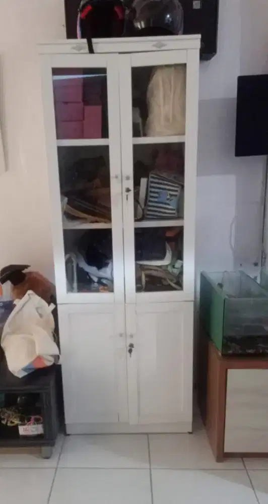 Lemari serbaguna. Pajang simpan tas . Dll