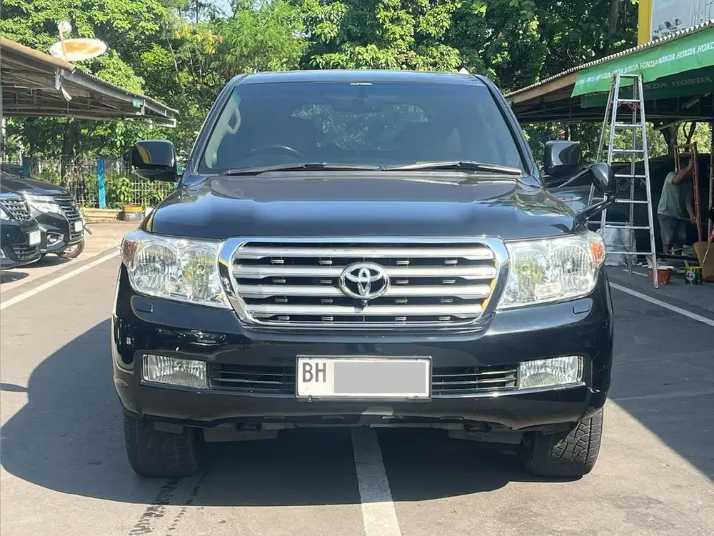 TERMURAH!! TOYOTA LAND CRUISER 200 SAHARA DIESEL AT HITAM 2010