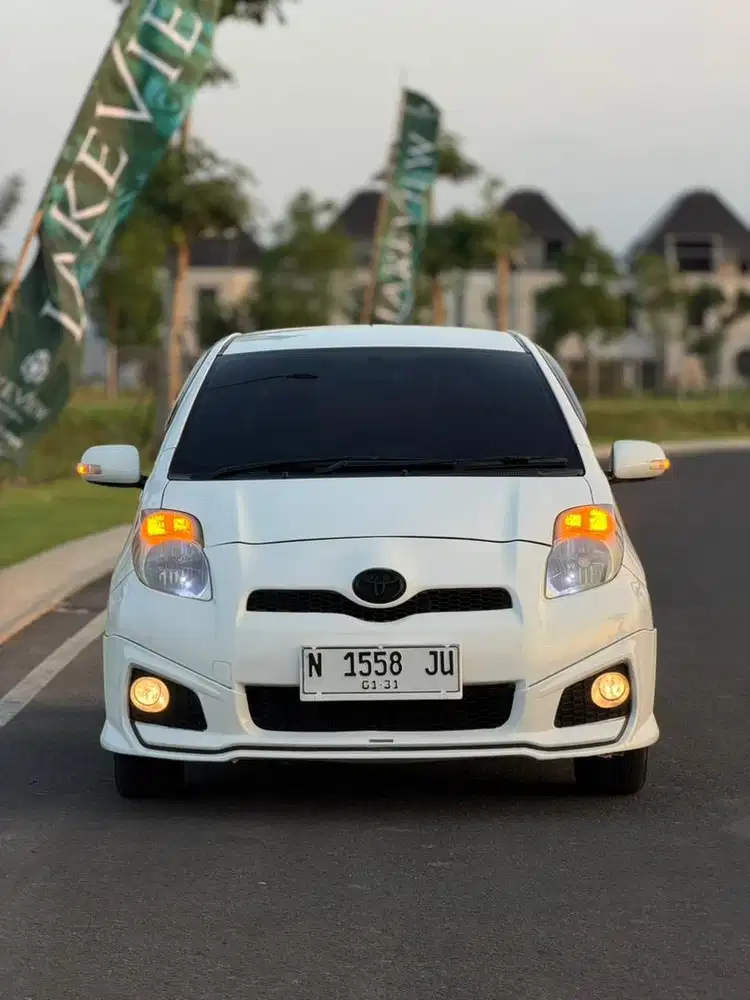 YARIS TRD S LTD AT 2012 - DP 10 JT