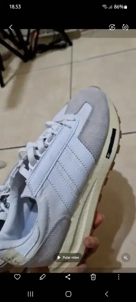 Sepatu bekas baik, bekas pemakaian