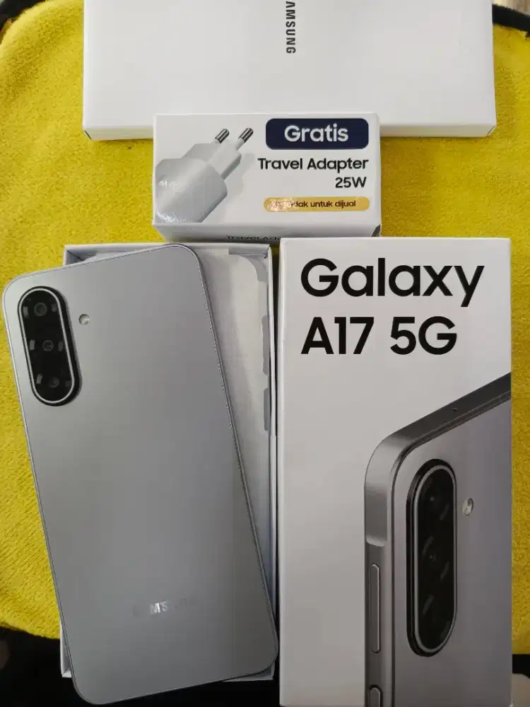 Samsung A17 5g Nfc ram 8/256 lecet pemakaian dan masih garansi