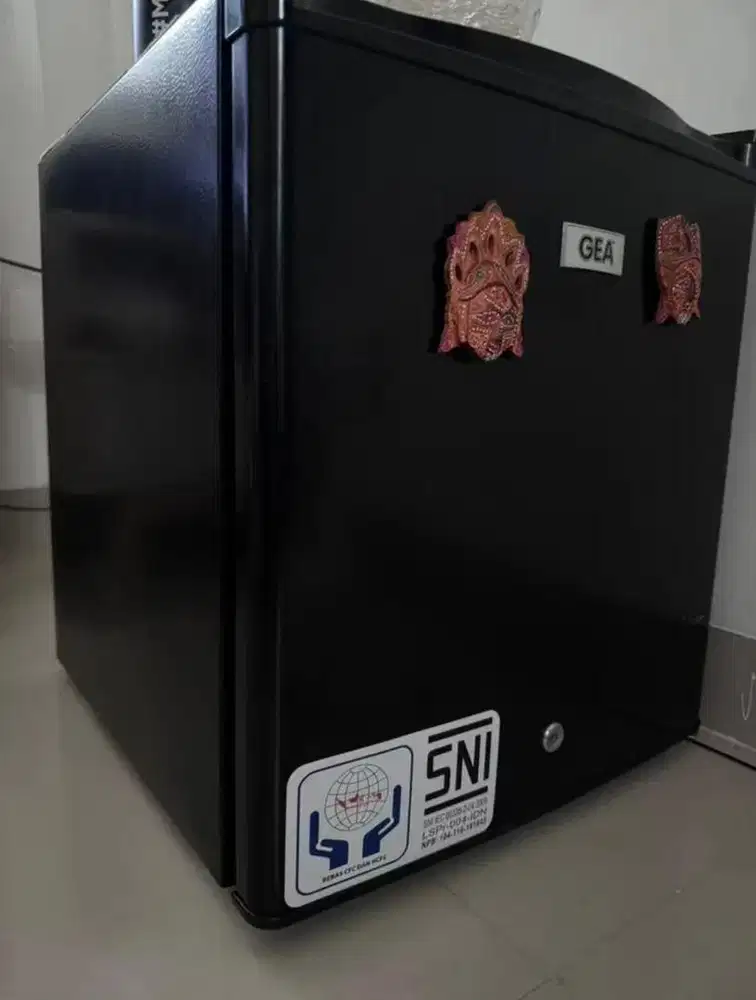 KULKAS MINI BAR GEA BEKAS MASIH BAGUS