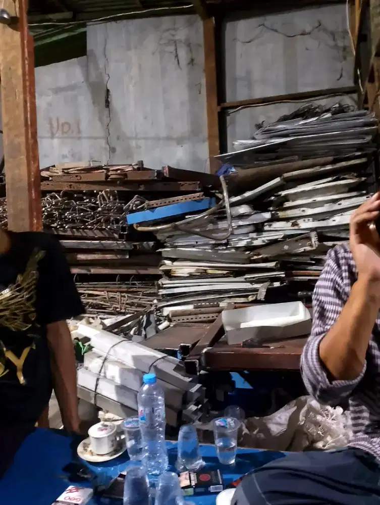 Di cari dan di belli barang bekas seperti bessi dll