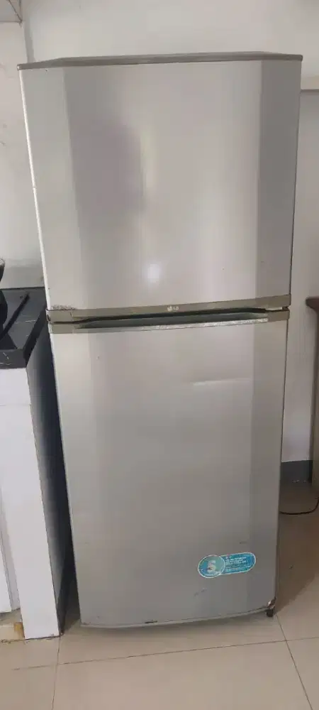 Kulkas 2 pintu merk LG