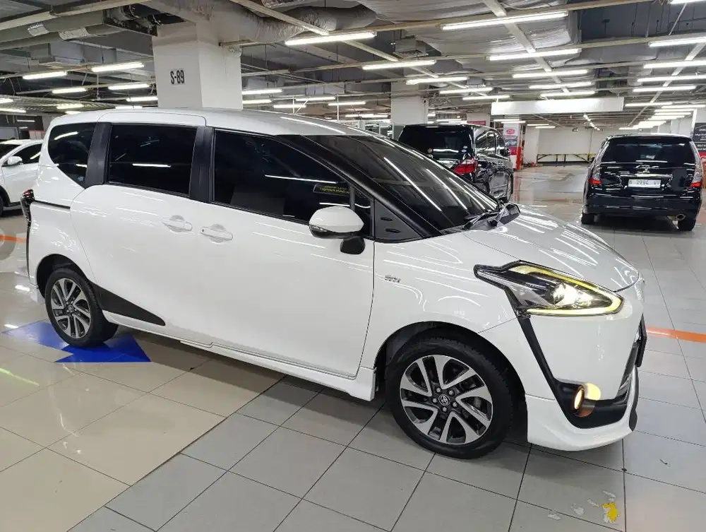 DP 15 juta Toyota Sienta Q 1.5 AT Tahun 2017/2018