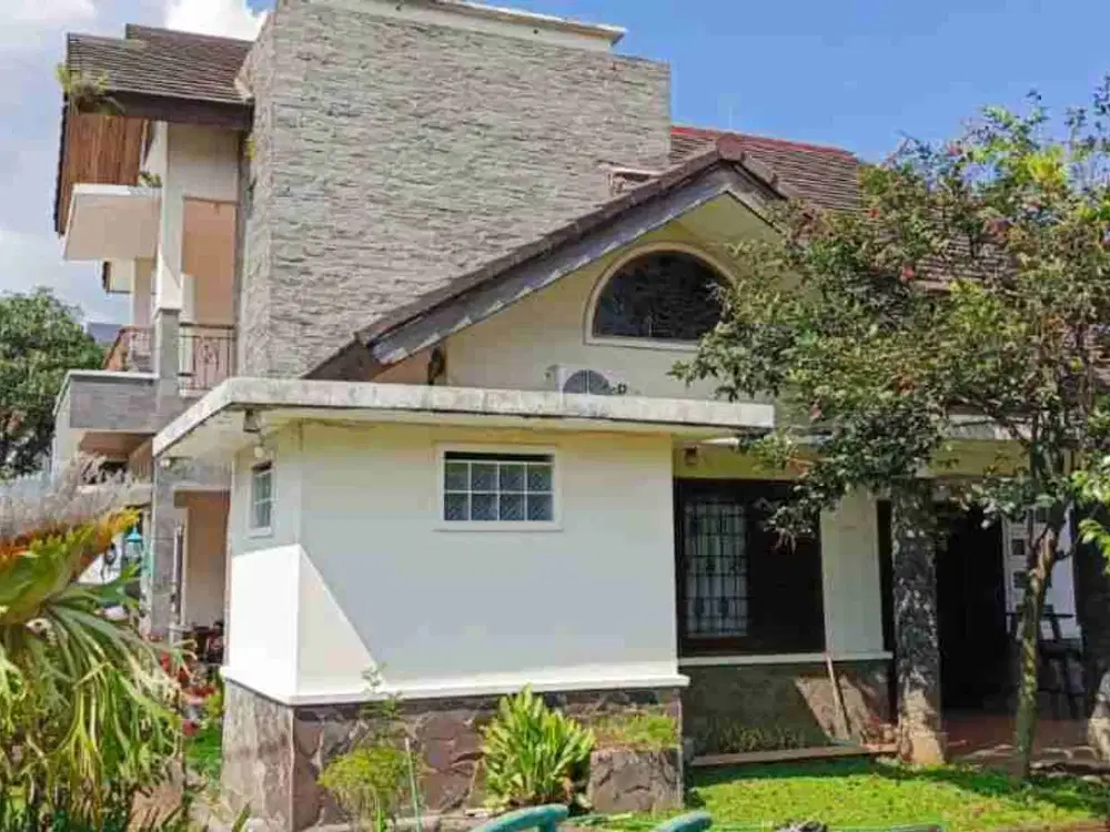 Rumah HOOK Terawat di Komplek Arcamanik Endah LT 449 Harga 3,85 Milyar