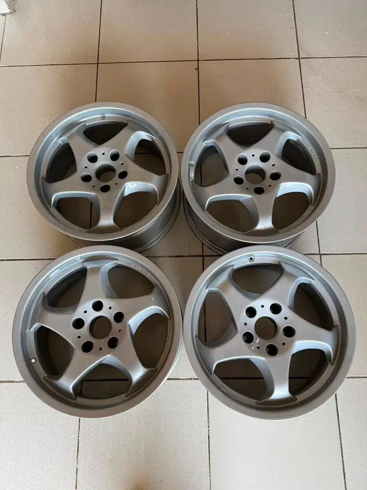Jual velg throwing star r17 pcd5x120