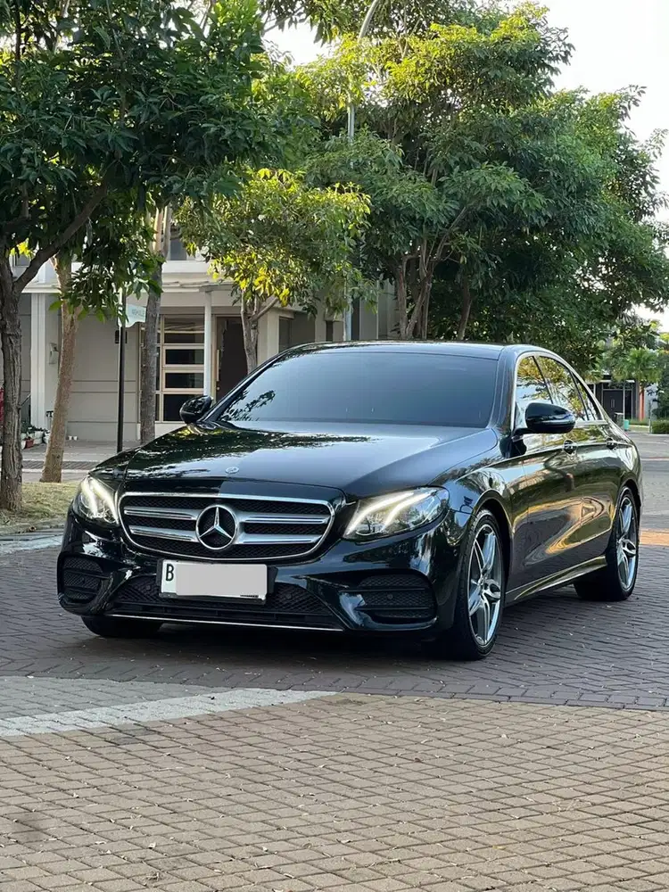 Mercedes-Benz E-Class E300 2019 AMG LINE LOW KM