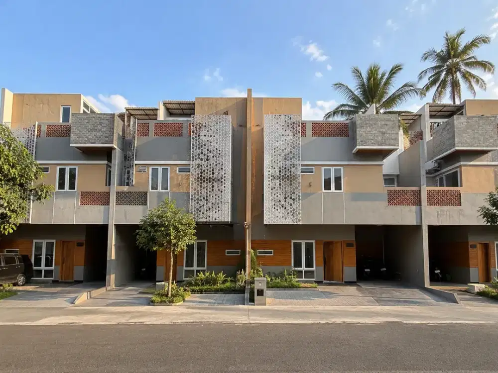 Tropical House 3 Lantai Semi Furnished di Jagakarsa dekat Tol Andara