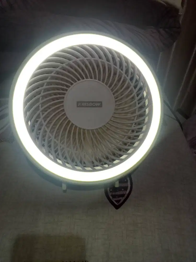 Kipas angin dan lampu portable 6 Inch