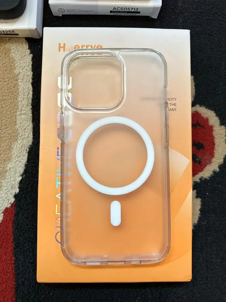 Case Iphone 13 Pro Original Spigen, Caudabe, Hoerrye