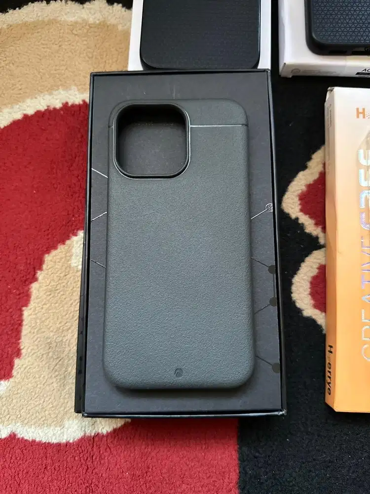 Case Iphone 13 Pro Original Spigen, Caudabe, Hoerrye