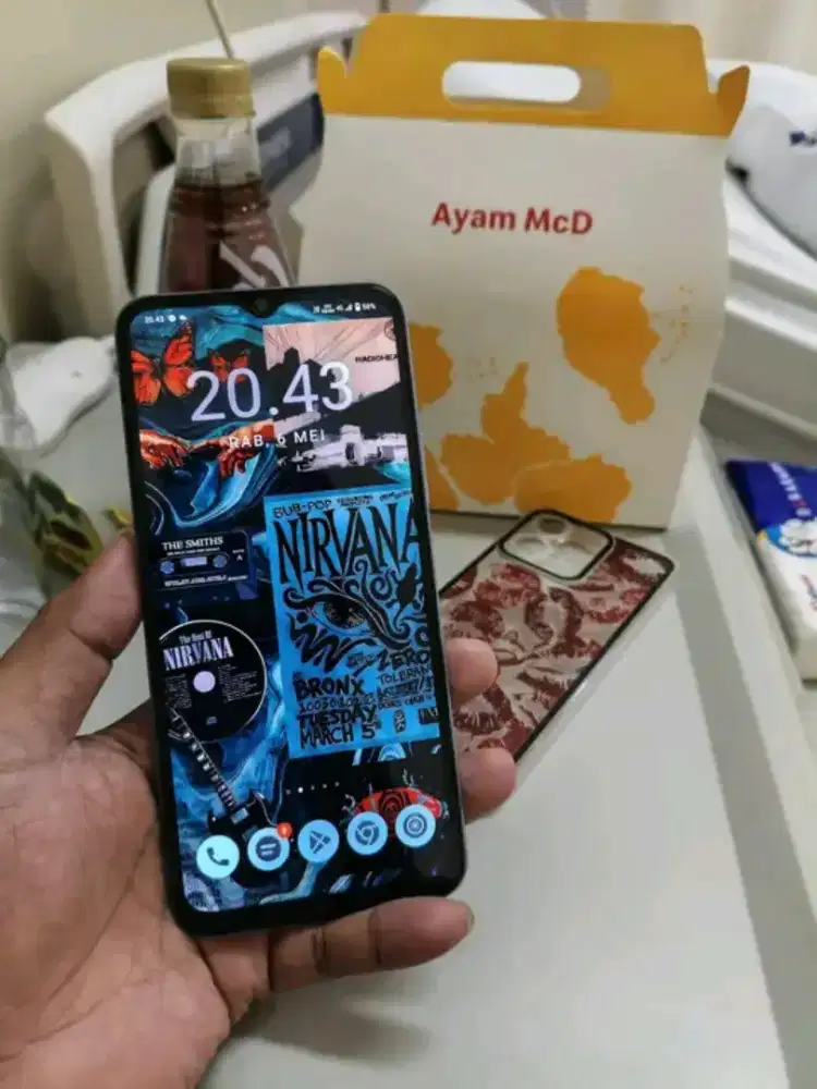 Vivo y22s ram 8/256 hp onli batangan no minus pakaian tiap hari