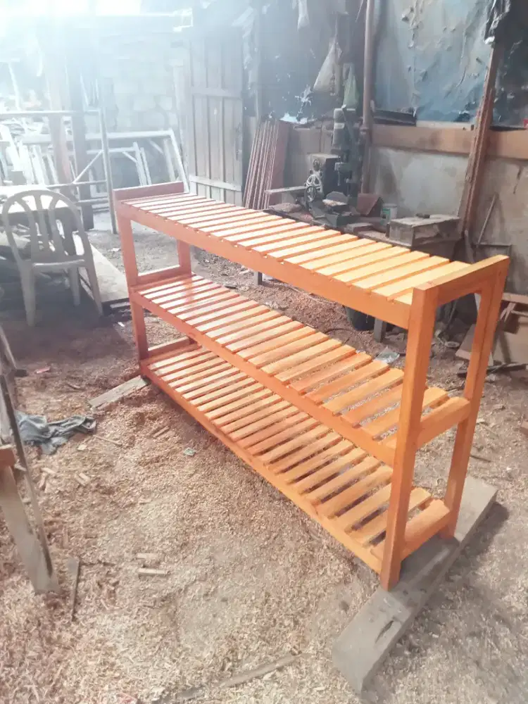 Rak sepatu susun